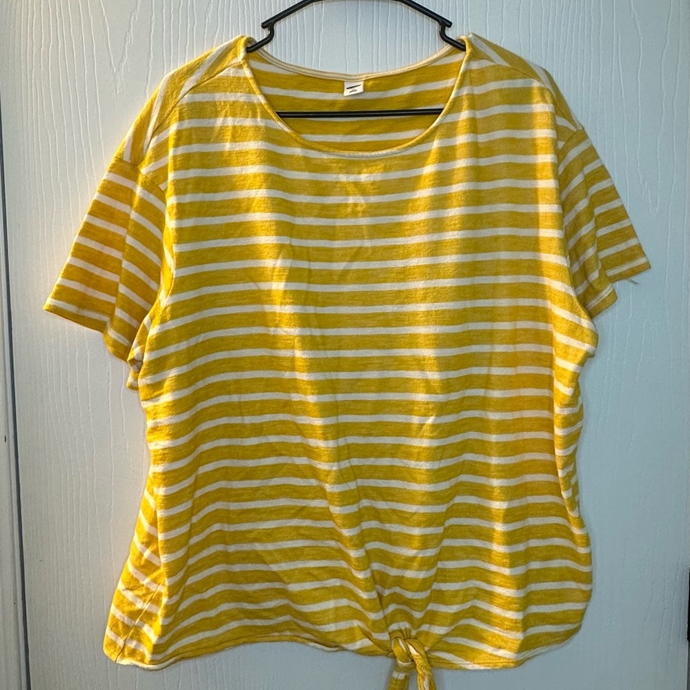 Old Navy short sleeve white & yellow stripe tie front top women’s XXL‎